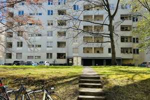 Bezugsfreie 2-Raum-Wohnung mit Loggia und EBK in Berlin Wilmersdorf – Prinzregentenstraße 18, 10717 Wilmersdorf, Berlin – Vorschaubild 1