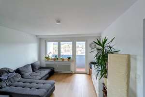 Modernisierte 3,5-Zimmer-Wohnung im obersten Stockwerk mit Balkon und Weitblick – Heilbronn-Ost