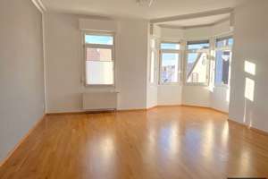 Top gepflegte helle 3,5 -Zimmer-Wohnung mit Balkon in historischem Ambiente