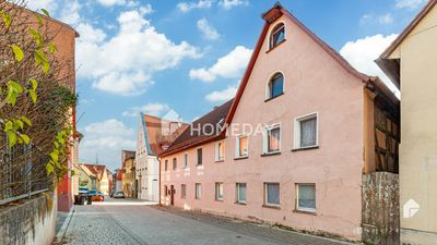 Charmantes Mehrfamilienhaus mit 3 Wohneinheiten in Schwabach – Ihre Investition in die Zukunft