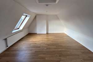 Helle Dachgeschosswohnung im Herzen von Kirchrode