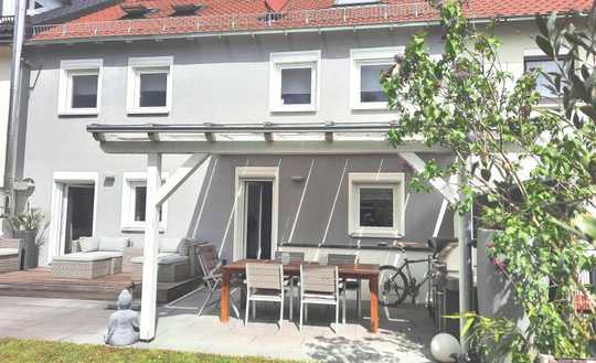 Sehr fein saniertes 1-2 Generationenhs. in ruhiger Lage v. RT- Nord. 3 Bäder+Gar.+KFZ Plätze+Büro..