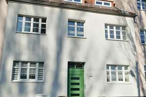 Schöne 2-Zimmer-Wohnung mit zusätzlicher beheizbarer Loggia  in grüner ruhige Wohnlage