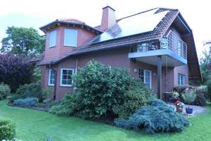 Attraktives Einfamilienhaus mit Wärmepumpen, PV-Anlage mit Speicher und traumhaften Garten – Die vollständige Adresse der Immobilie erhältst du vom Anbieter., 34376 Immenhausen – Vorschaubild 2