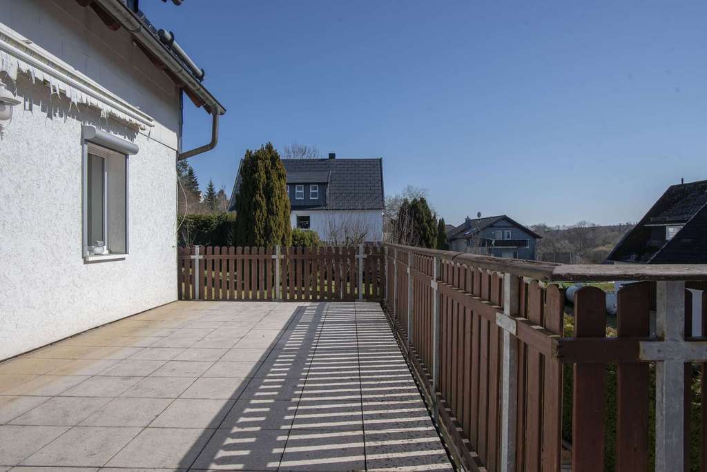 Immobilie in Driedorf - Sehr gepflegtes EFH/ZFH mit WDVS, 2 Garagen im Haus und Garten. Käuferprovisionsfrei! - Bild 4