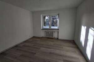 Frisch modernisierte 3-Zim.-Wohnung im 2. OG mit Dusche/Balkon in Düsseldorf-Garath – Paul-Bonatz-Straße 17, 40595 Garath, Düsseldorf – Vorschaubild 4