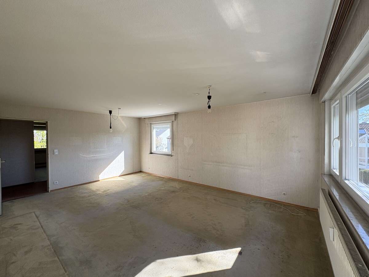 4-Zimmer-Wohnung mit 2 Balkonen ins Grüne, Garage & Gestaltungspotenzial in Ludwigsburg, Ludwigsburg Kreis – Bild 3