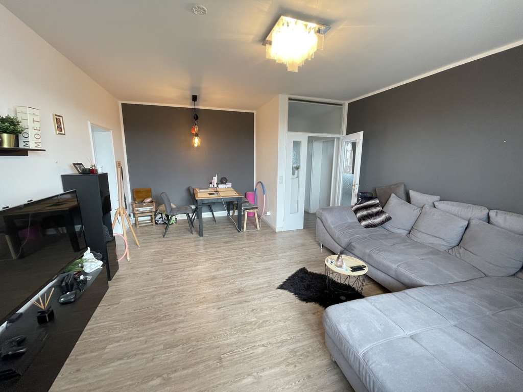 Immobilie in Reinbek - Modernisierte 3-Zi.-ETW mit Balkon, Fahrstuhl und herrlichem Weitblick - Bild 4