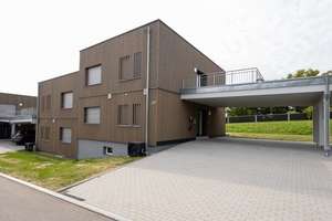 Wohnen am Stumpenhof! Moderne DHH mit großzügigem Grundstück, PV-Anlage und Luft-Wärme-Pumpe! – Die vollständige Adresse der Immobilie erhältst du vom Anbieter., 73207 Plochingen – Vorschaubild 2