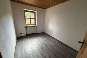 Familienidylle mit Wintergarten, Kachelofen und Traumgrundstück – Die vollständige Adresse der Immobilie erhältst du vom Anbieter., 85092 Kösching – Vorschaubild 4
