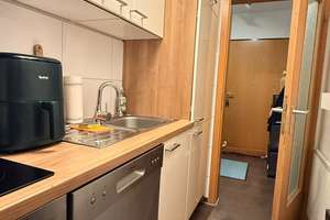 Stilvolle, geräumige und gepflegte 1-Zimmer-Erdgeschosswohnung mit Balkon und EBK in Würzburg – 97076 Lengfeld, Würzburg – Vorschaubild 3