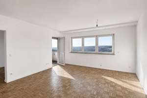 Kernsanierte 4-Zimmer-Wohnung mit Weitblick, großzügigem Grundriss & privatem TG-Stellplatz 
