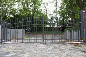 Schöne, geräumige vier Zimmer Wohnung mit dem Garten in Düsseldorf, Ludenberg – Bergische Landstr 334, 40629 Ludenberg, Düsseldorf – Vorschaubild 2
