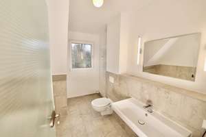 BESTE LAGE ZWISCHEN BRANITZER PLATZ & REICHSSTR. - FRISCH RENOVIERT - TOLL GESCHNITTEN MIT 2 BÄDERN – Kirschenallee 12A kk, 14050 Westend, Berlin – Vorschaubild 14