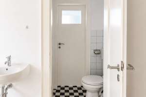 Ihr neues Zuhause im Erdgeschoss ! Haus im Haus Charakter mit ca.162 m² und 6 Zimmern – Die vollständige Adresse der Immobilie erhältst du vom Anbieter., 47058 Duissern, Duisburg – Vorschaubild 19