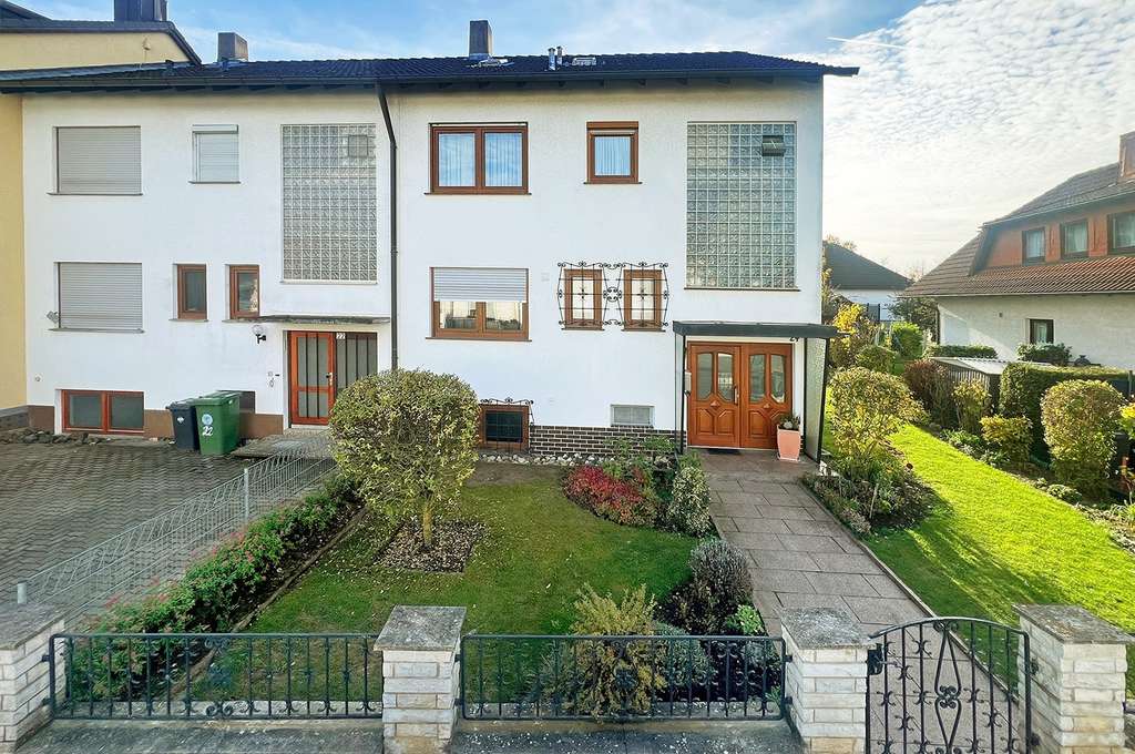 Immobilie in Bad Staffelstein - Charmantes, ruhig gelegenes und familienfreundliches Reihenendhaus mit idyllischem Garten und Garage - Bild 1