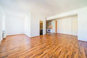 Helle & Schöne 1,5-RW * 2.OG * Einbauküche *  Bad mit Wanne & WMA * zentral * sehr gute ÖPNV * TOP * – Warthaer Straße 37, 1157 Cotta (Stadtteil), Dresden – Vorschaubild 2