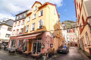 Attraktive Rendite mit bis zu 4 Wohnungen und sehr lukrativer Gastronomie in bester Lage von Zell – Die vollständige Adresse der Immobilie erhältst du vom Anbieter., 56856 Zell (Mosel) – Vorschaubild 1