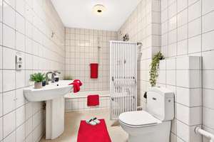 FREIRAUM - Großzügige 4-Zimmer-Wohnung mit zwei Balkonen und zwei Einzelgaragen in Stuttgart-Hofen – 70378 Hofen, Stuttgart – Vorschaubild 7
