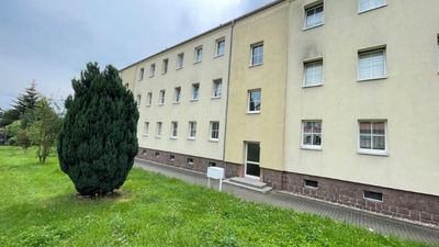 Schnell entscheiden! Dreiraumwohnung im Erdgeschoss eines gepflegten Mehrfamilienhauses