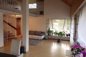 Ruhige, renovierte 6,5-Zimmer Maisonette Wohnung mit umlaufendem Balkon