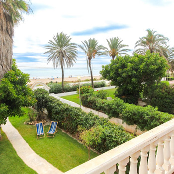 Stellen Sie sich Ihr Zuhause direkt am Strand von El Puig mit Meerblick vor