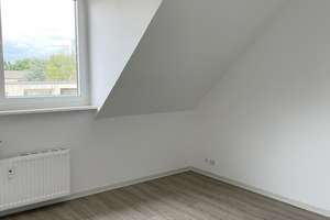 Einfach einziehen!! Renovierte 3 Zimmer + Balkon + Wannenbad + Dachgeschoss – Zedernstraße 30, 41239 Schrievers, Mönchengladbach – Vorschaubild 3