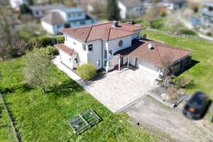 Exklusives Familienhaus mit Galerie und sonniger Terrasse – Die vollständige Adresse der Immobilie erhältst du vom Anbieter., 35085 Ebsdorfergrund – Vorschaubild 1