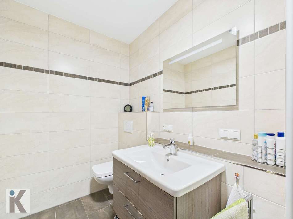 Neuwertiges Badezimmer