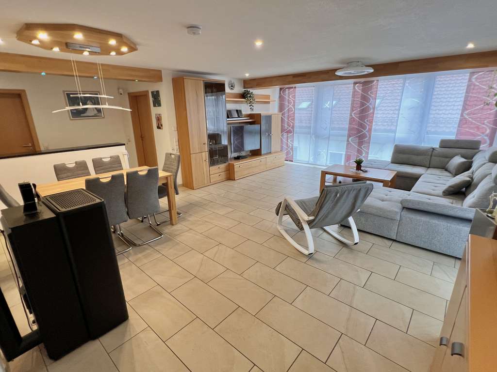 Immobilie in Weidenstetten - Großzügiges Wohnen auf zwei Ebenen! - Bild 4