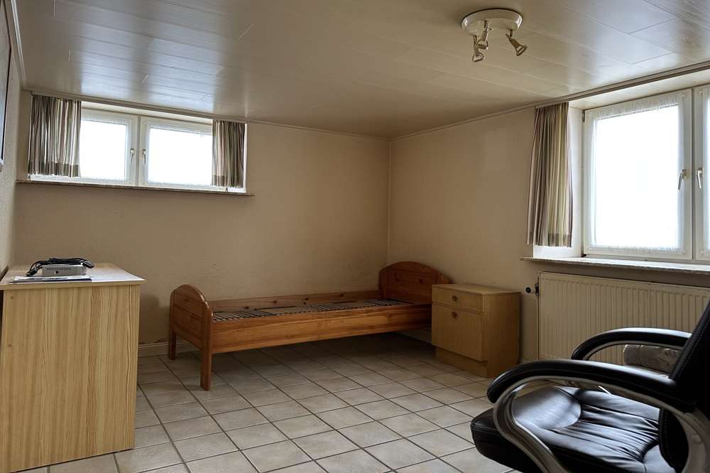 Immobilie in Dagebüll - Zwei verbundene Wohnhäuser auf großem Grundstück nah der Nordsee in 25899 Dagebüll - Bild 1