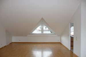 Wunderschöne 3-Zimmer-Dachgeschoss Whg im Düsseldorfer Norden in Grünlage sehr nah zum Rhein gelegen – Neusser Weg 6a, 40489 Kaiserswerth, Düsseldorf – Vorschaubild 4