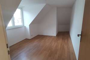 Modernisierte Dachgeschoss Wohnung Waldtrudering ohne Balkon – Tangastr. 51, 81827 Waldtrudering, München – Vorschaubild 9
