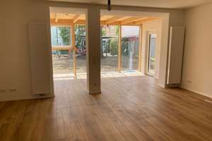 Erstbezug nach Modernisierung - Wunderschönes REH mit großem Garten, Freisitz und Garage – Storchenstr. 5b, 86179 Haunstetten-West, Augsburg – Vorschaubild 2