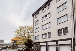 Kapitalanlage mit Perspektive: 12 Wohneinheiten und 1 Gewerbe und 5 Garagenstellplätze