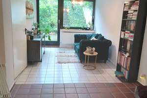 Gepflegte,  2-Raum-Wohnung mit Einbauküche u. Terrasse 