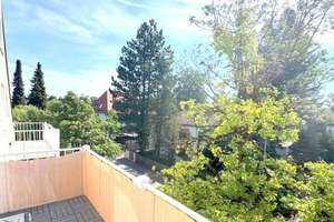 Brück Immobilien - Oberstes Stockwerk -  Sehr gepflegte 1 Zi.-DG-Wohnung mit Süd/Ost-Balkon