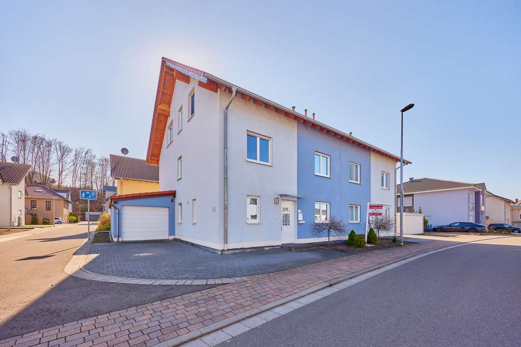 Immobilie in Weilerbach - Neuwertige Doppelhaushälfte in hervorragender Wohnlage! - Bild 1