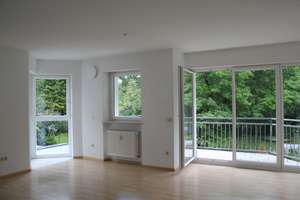 Ruhige  2-Zi Whg mit Balkon im Grünen