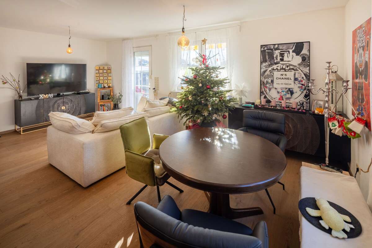 Immobilie in Boos - Komfortables Einfamilienhaus in ruhiger Lage mit Pool, Sauna und Doppelgarage - Bild 3