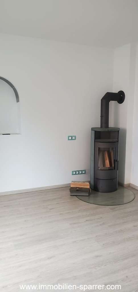 Immobilie in Weiden in der Oberpfalz - Großzügige 4,5-Zimmer-Erdgeschosswohnung mit Stellplatz – ideale Kapitalanlage - Bild 2