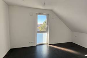 Freie hochwertige 2-Zimmerwohnung: KfW-55 Neubau-Standard mit Klimaanlage im Dachgeschoss – Neuensteiner Straße 7, 70435 Zuffenhausen-Mönchsberg, Stuttgart – Vorschaubild 5