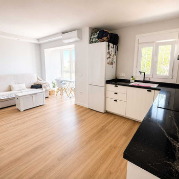 HERRLICHE RENOVIERTE WOHNUNG