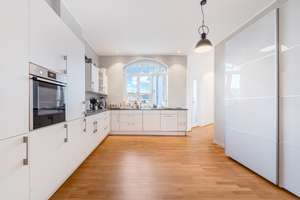 Wunderschöne Altbau-Wohnung im Herzen von Alt-Oberkassel – Die vollständige Adresse der Immobilie erhältst du vom Anbieter., 40545 Oberkassel, Düsseldorf – Vorschaubild 8