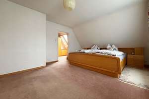 Neuer Preis...die Modernisierung kann starten.
4 Zimmer auf 131 m². Herrliches Grundstück.
Südstad – Die vollständige Adresse der Immobilie erhältst du vom Anbieter., 78050 Villingen, Villingen-Schwenningen – Vorschaubild 11
