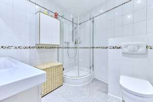 ***Dachterrasse, Garage und besondere Aufteilung: Wohnung im Thelottviertel mit Hausflair!*** – Die vollständige Adresse der Immobilie erhältst du vom Anbieter., 86150 Rosenau- und Thelottviertel, Augsburg – Vorschaubild 4