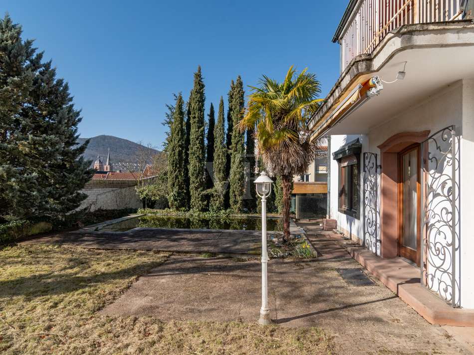 große Terrasse mit Blick auf N