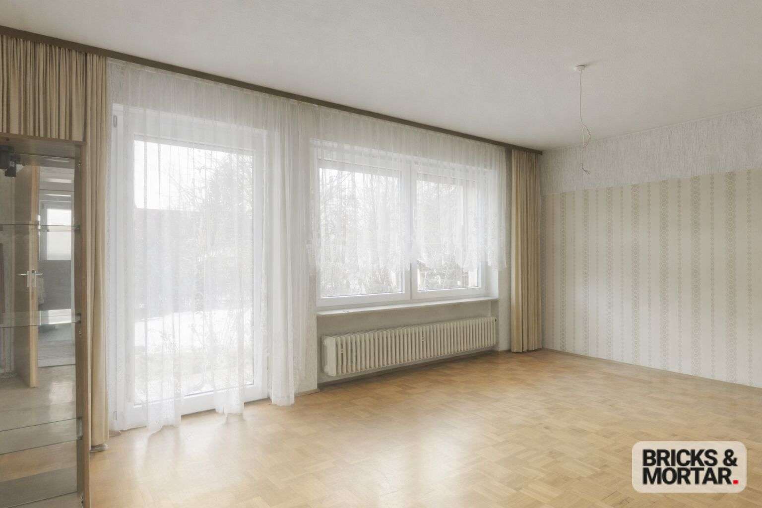 Immobilie in Zusmarshausen - Ortsrandlage - Renovierungsbd.  Ein-, Zweifamilien- oder Mehrgenerationenhaus mit großem Grundstück - Bild 2