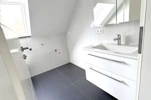 Wohnen mit Charakter: Drei-Zimmer-Dachgeschosswohnung in Zuffenhausen – Elsässer 34, 70435 Zuffenhausen-Hohenstein, Stuttgart – Vorschaubild 7
