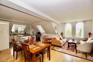 Beautiful Apartment with Park Views